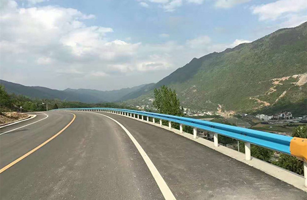 波形護欄的普通螺栓和防盜螺栓有什么不同之處？