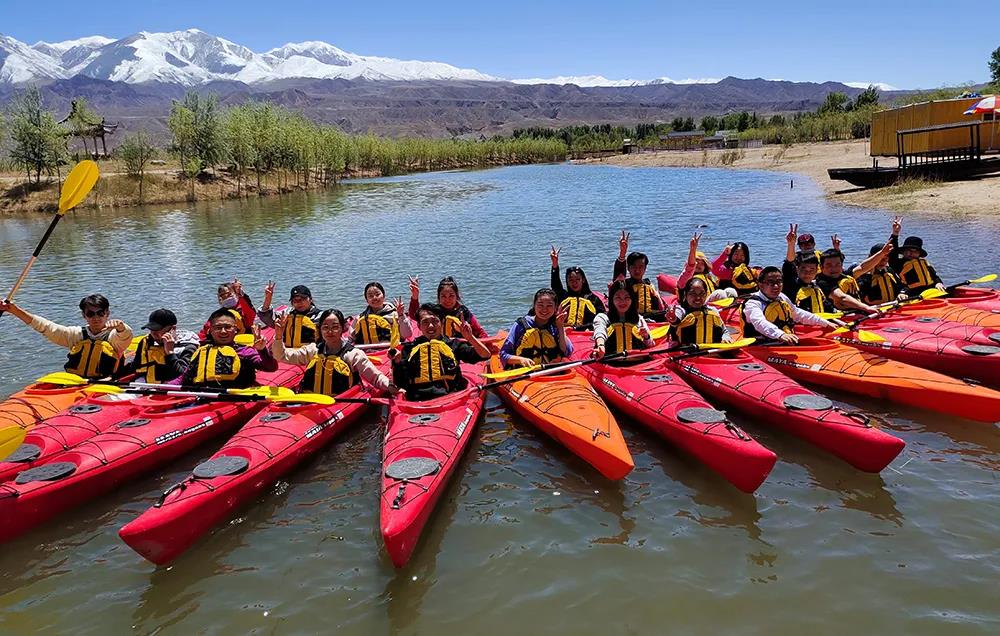 世騰控股記青海戰區千姿湖之旅