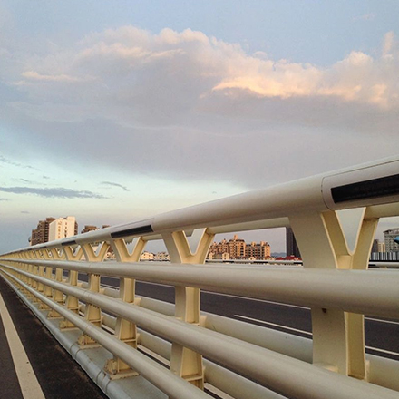 如何防腐處置公路護欄表面？